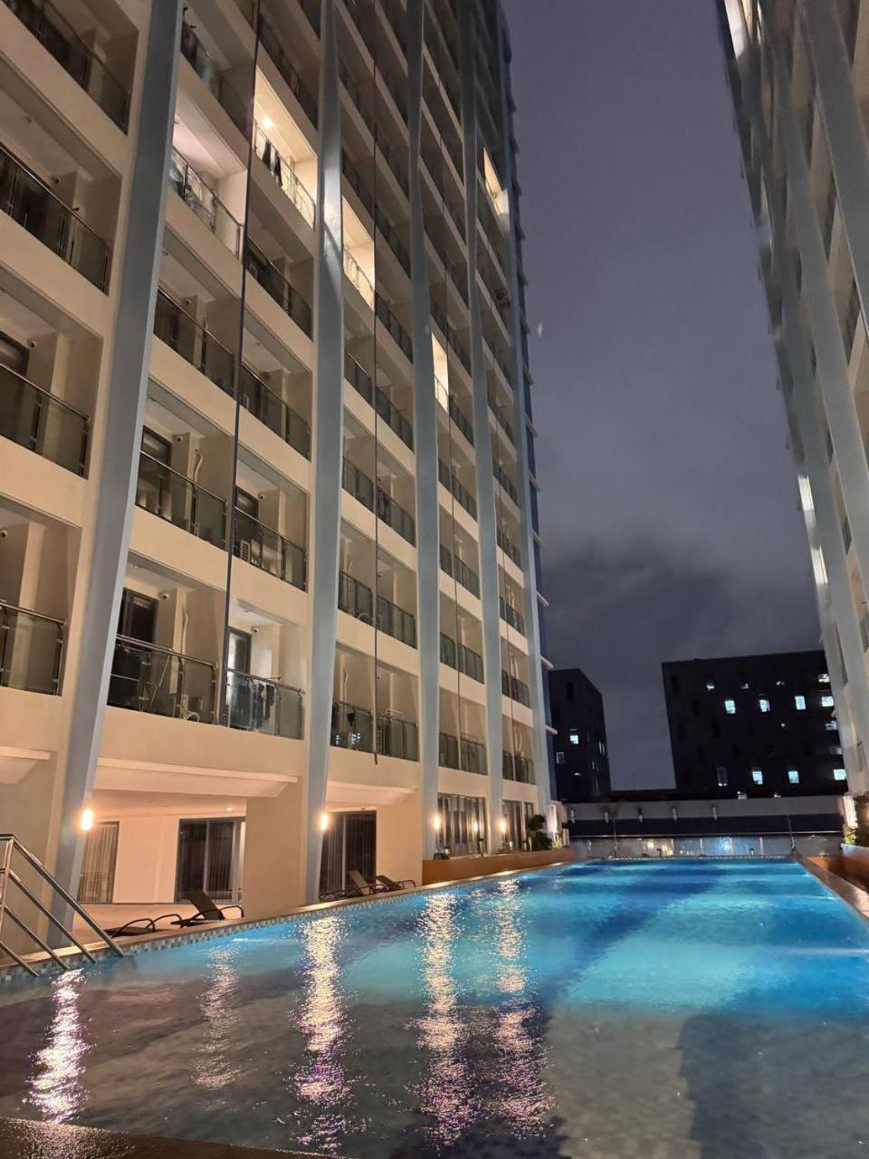 L Condotel Paranaque City Exteriör bild