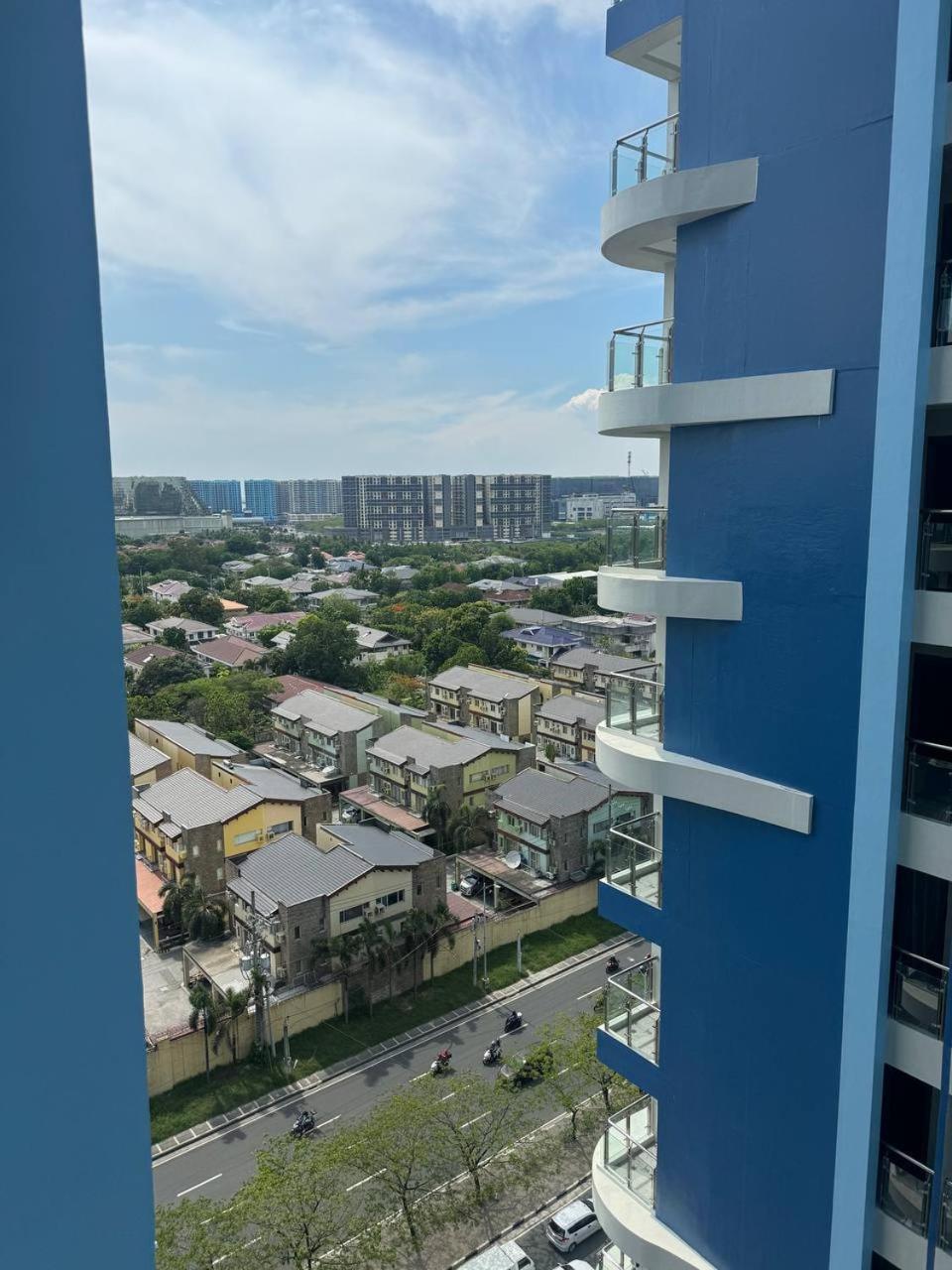 L Condotel Paranaque City Exteriör bild