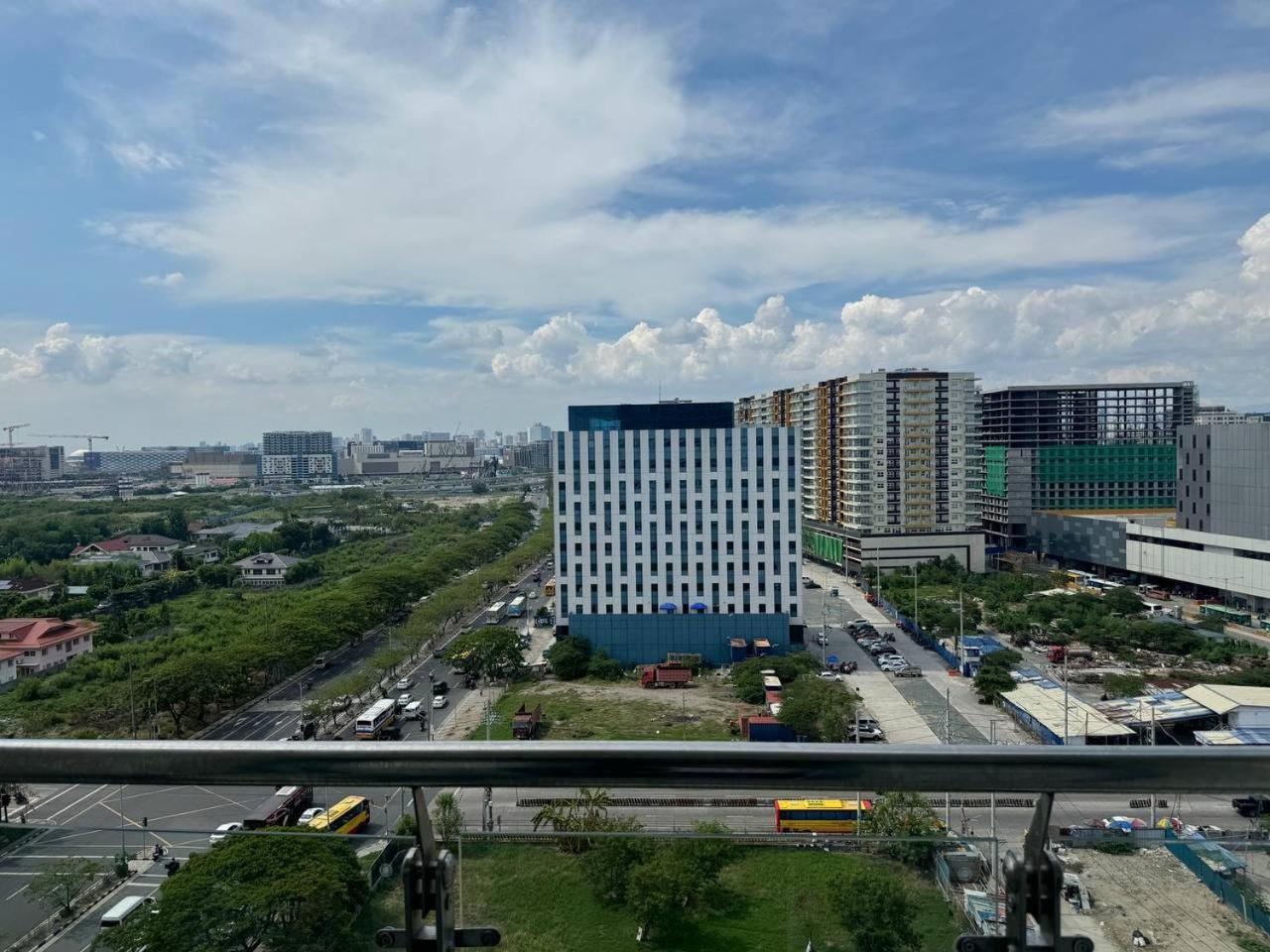 L Condotel Paranaque City Exteriör bild