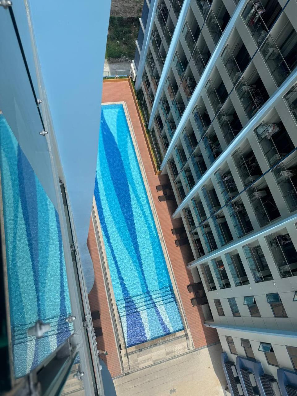 L Condotel Paranaque City Exteriör bild
