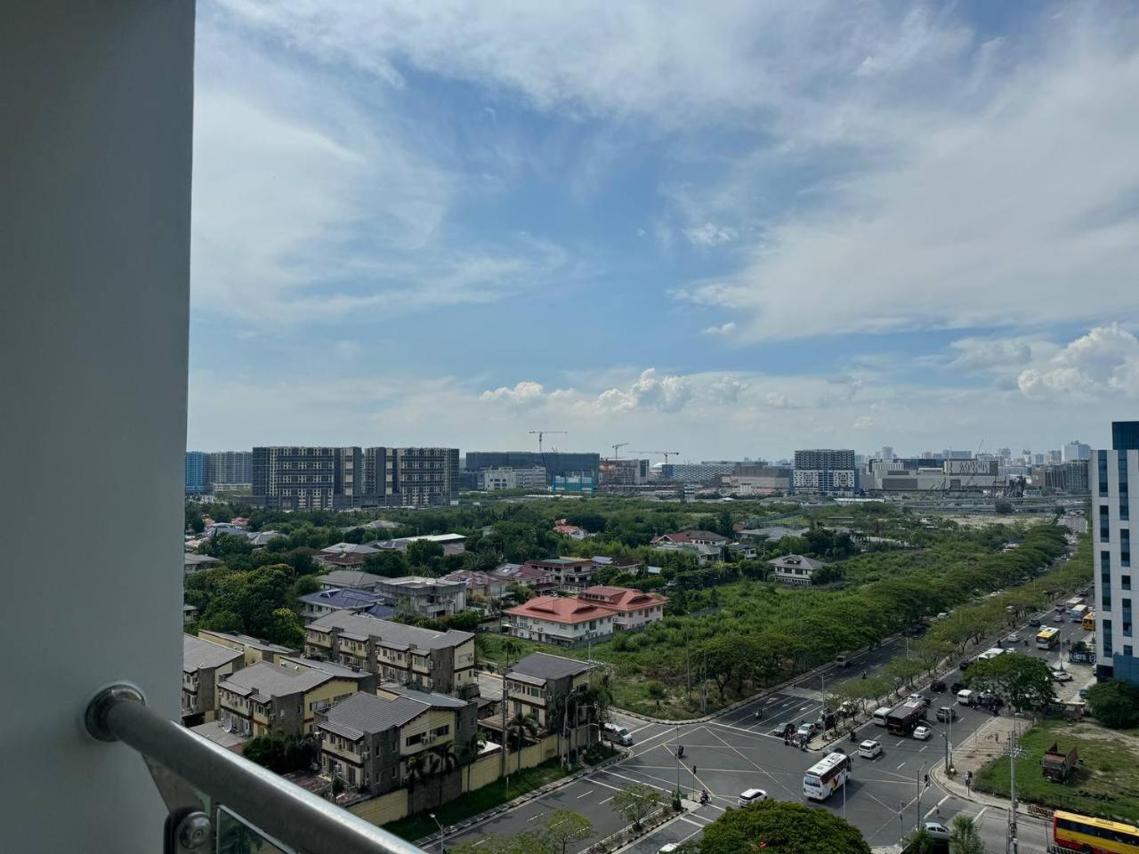 L Condotel Paranaque City Exteriör bild