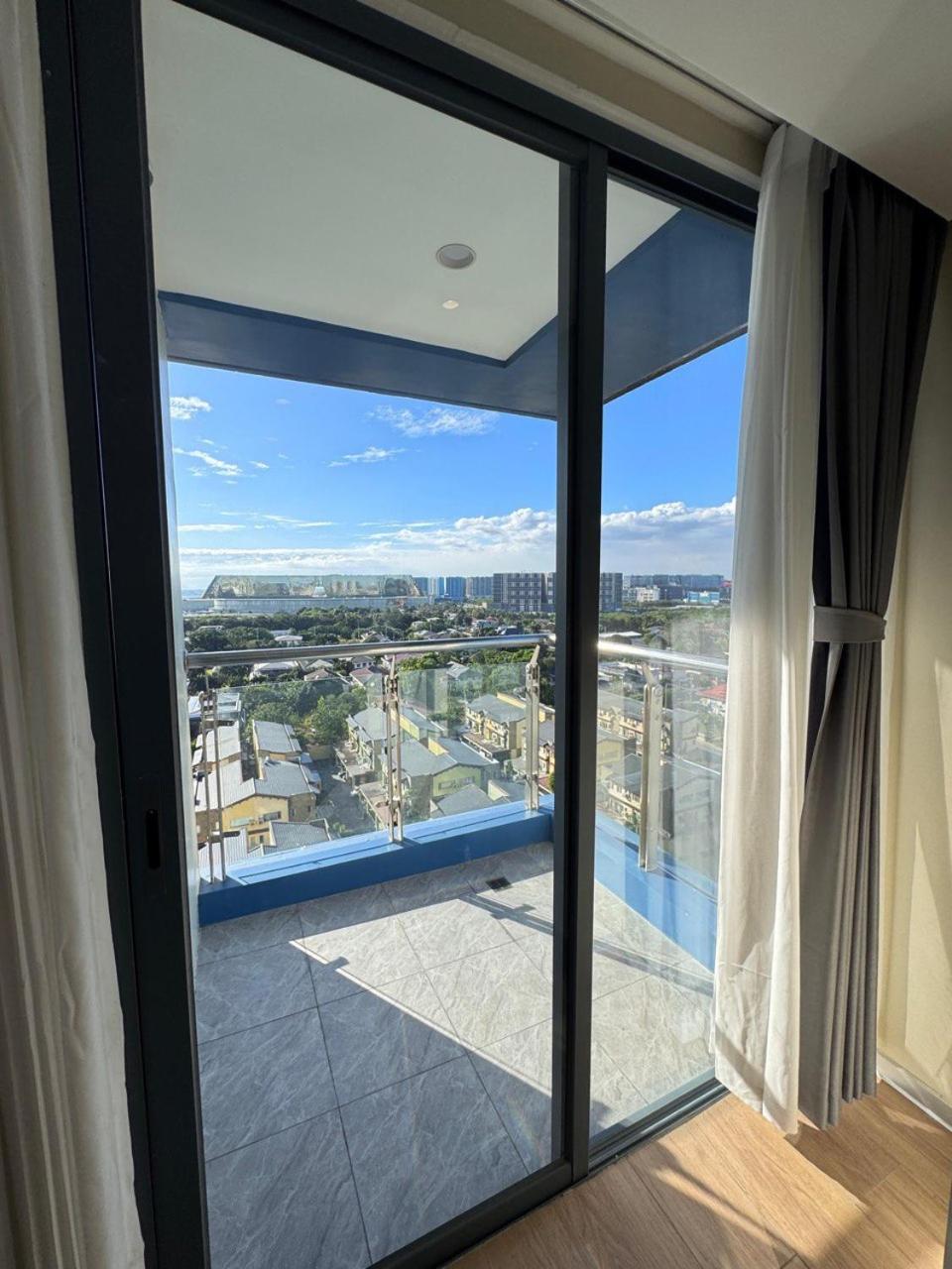 L Condotel Paranaque City Exteriör bild