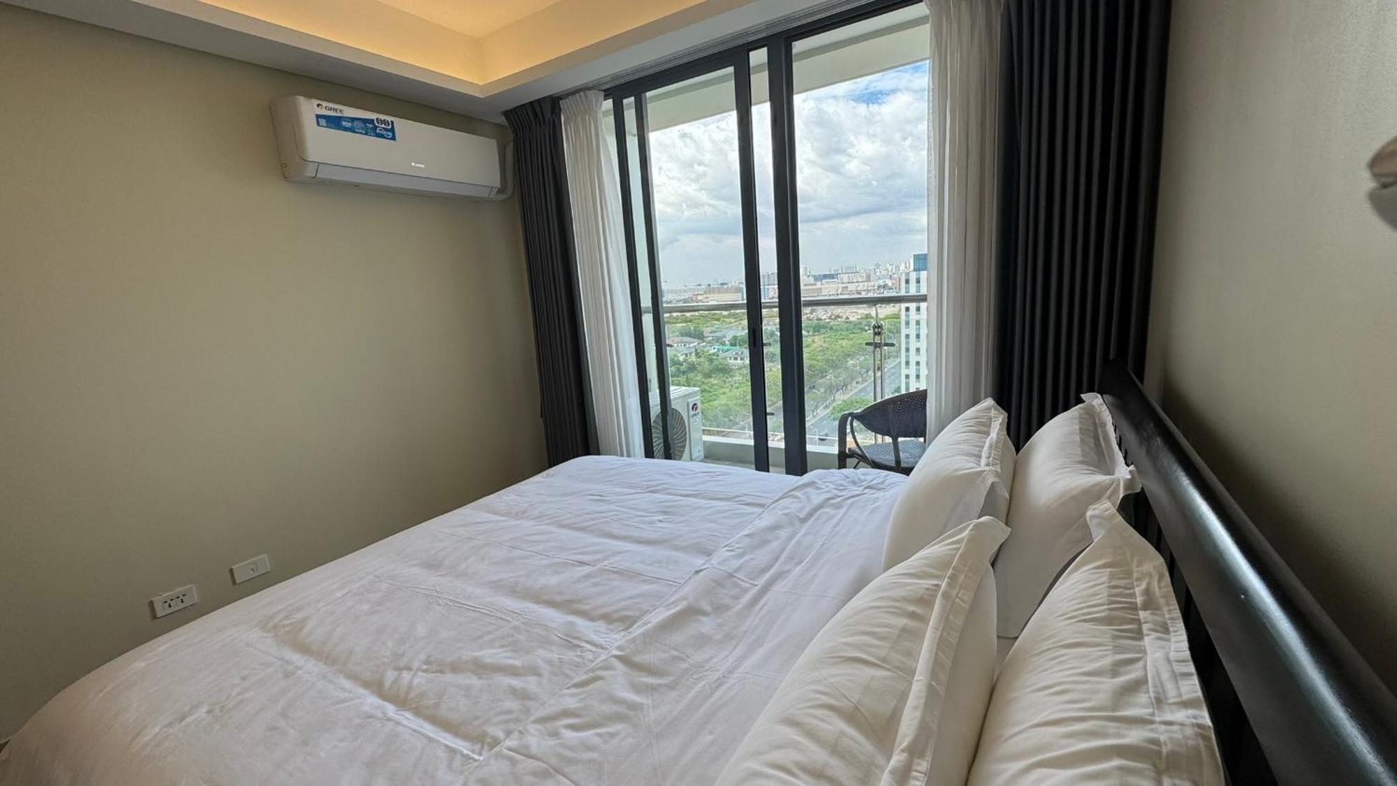 L Condotel Paranaque City Exteriör bild