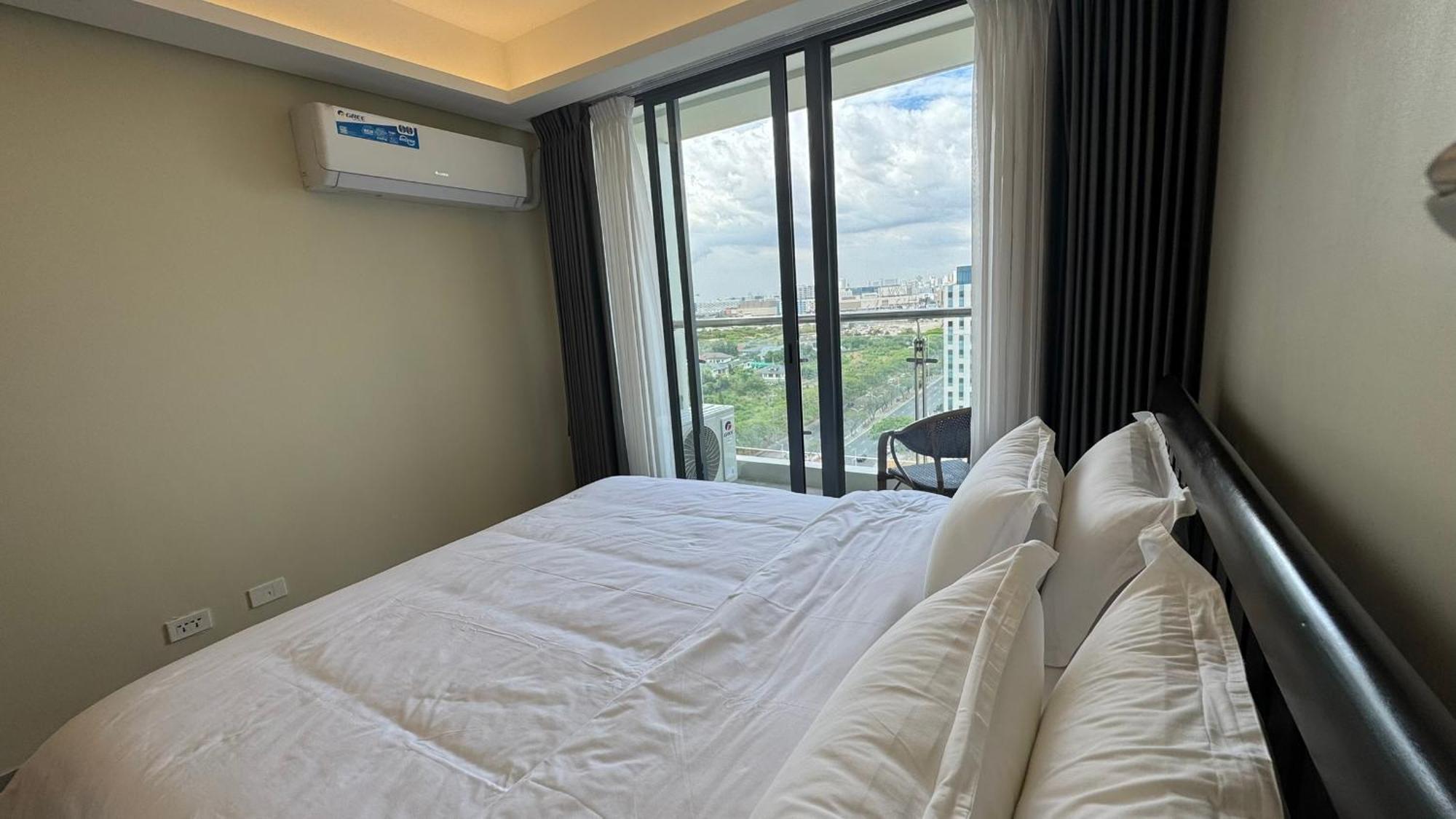 L Condotel Paranaque City Exteriör bild