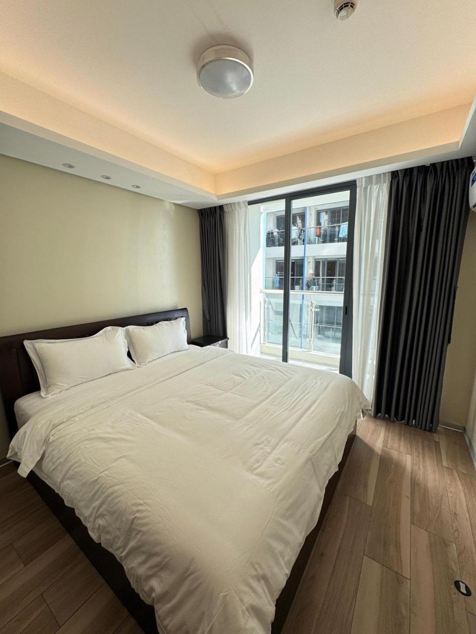 L Condotel Paranaque City Exteriör bild